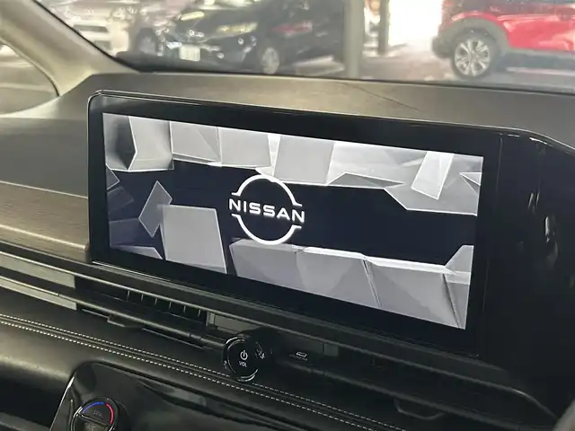 日産 セレナ ハイウェイスター V 静岡県 2023(令5)年 5.1万km ダイヤモンドブラック 純正メモリナビ/（BT/FM/AM/フルセグTV）/アラウンドビューモニター/ステアリングスイッチ/パドルシフト/デジタルインナーミラー/ワイヤレス充電/両側パワースライドドア/ブラインドスポットモニター/ハンズフリーオートスライドドア/サンシェード/ウィンカーミラー/電格ミラー/ETC2.0/取扱説明書/保証書