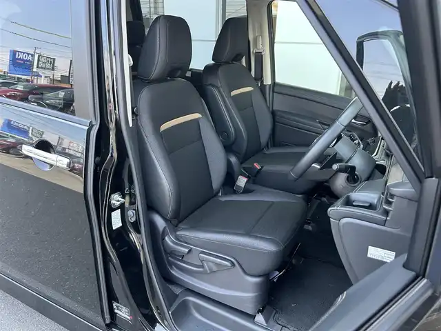 日産 セレナ ハイウェイスター V 静岡県 2023(令5)年 5.1万km ダイヤモンドブラック 純正メモリナビ/（BT/FM/AM/フルセグTV）/アラウンドビューモニター/ステアリングスイッチ/パドルシフト/デジタルインナーミラー/ワイヤレス充電/両側パワースライドドア/ブラインドスポットモニター/ハンズフリーオートスライドドア/サンシェード/ウィンカーミラー/電格ミラー/ETC2.0/取扱説明書/保証書