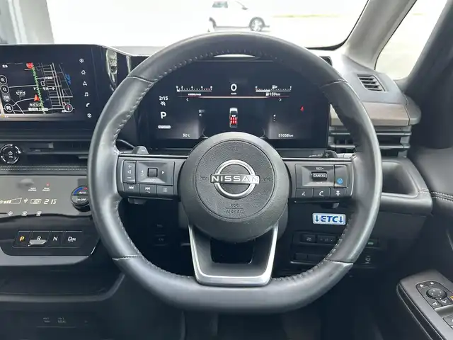 日産 セレナ ハイウェイスター V 静岡県 2023(令5)年 5.1万km ダイヤモンドブラック 純正メモリナビ/（BT/FM/AM/フルセグTV）/アラウンドビューモニター/ステアリングスイッチ/パドルシフト/デジタルインナーミラー/ワイヤレス充電/両側パワースライドドア/ブラインドスポットモニター/ハンズフリーオートスライドドア/サンシェード/ウィンカーミラー/電格ミラー/ETC2.0/取扱説明書/保証書