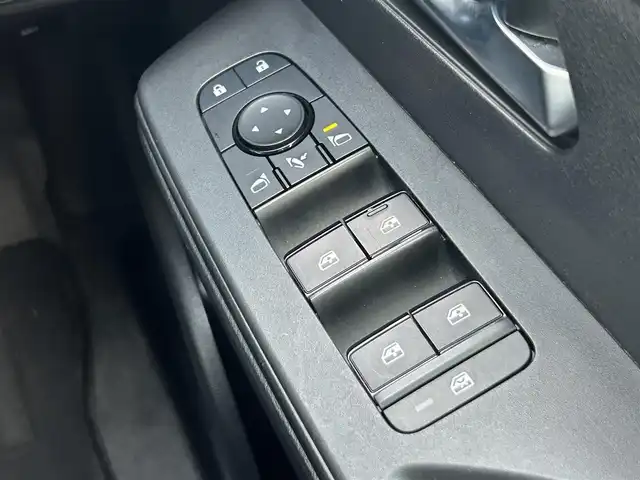 日産 セレナ ハイウェイスター V 静岡県 2023(令5)年 5.1万km ダイヤモンドブラック 純正メモリナビ/（BT/FM/AM/フルセグTV）/アラウンドビューモニター/ステアリングスイッチ/パドルシフト/デジタルインナーミラー/ワイヤレス充電/両側パワースライドドア/ブラインドスポットモニター/ハンズフリーオートスライドドア/サンシェード/ウィンカーミラー/電格ミラー/ETC2.0/取扱説明書/保証書