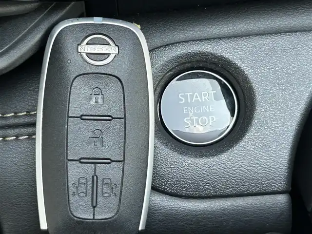 日産 セレナ ハイウェイスター V 静岡県 2023(令5)年 5.1万km ダイヤモンドブラック 純正メモリナビ/（BT/FM/AM/フルセグTV）/アラウンドビューモニター/ステアリングスイッチ/パドルシフト/デジタルインナーミラー/ワイヤレス充電/両側パワースライドドア/ブラインドスポットモニター/ハンズフリーオートスライドドア/サンシェード/ウィンカーミラー/電格ミラー/ETC2.0/取扱説明書/保証書