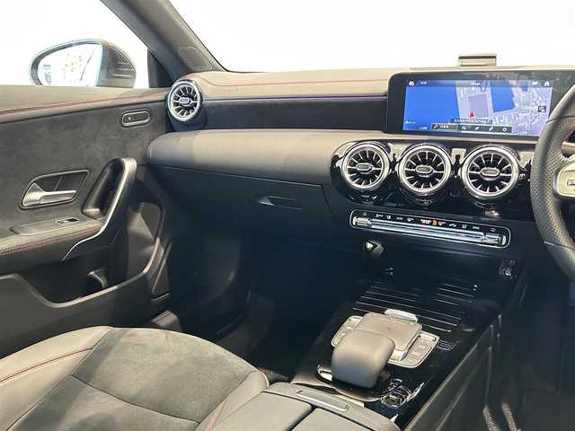 メルセデス・ベンツ ＣＬＡ２００ｄ AMGライン 福岡県 2022(令4)年 1.3万km コスモスブラック ＡＭＧラインＰＫＧ　/マルチビームＬＥＤヘッドライト　/ＡＣＣ　/ＢＳＭ　/アンビエントライト　/ハーフレザー　/純正ナビ／フルセグ　/Ｂｌｕｅｔｏｏｔｈ　/Ｂカメラ　/前後ドライブレコーダー　/純正１８インチＡＷ