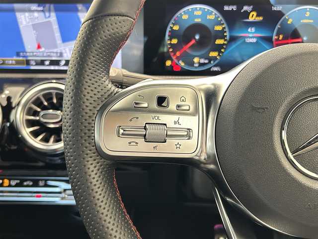 メルセデス・ベンツ ＣＬＡ２００ｄ AMGライン 福岡県 2022(令4)年 1.3万km コスモスブラック ＡＭＧラインＰＫＧ　/マルチビームＬＥＤヘッドライト　/ＡＣＣ　/ＢＳＭ　/アンビエントライト　/ハーフレザー　/純正ナビ／フルセグ　/Ｂｌｕｅｔｏｏｔｈ　/Ｂカメラ　/前後ドライブレコーダー　/純正１８インチＡＷ