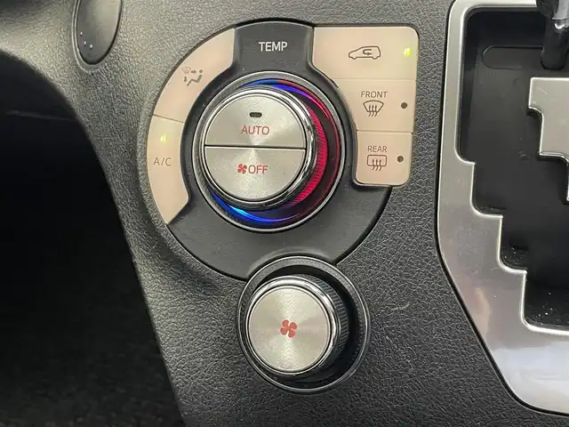 トヨタ シエンタ ハイブリッド G 愛知県 2015(平27)年 8.9万km ブラックマイカ 純正ナビ　フルセグＴＶ　Ｂｌｕｅｔｏｏｔｈ　シートヒーター　両側パワースライドドア　セーフティセンス　衝突軽減　車線逸脱　バックカメラ　ＥＴＣ　フロアマット　ＬＥＤオートライト　フォグライト　禁煙車