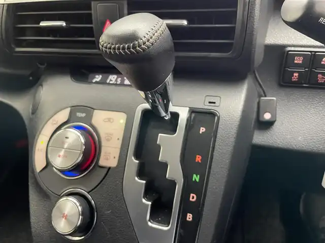 トヨタ シエンタ ハイブリッド G 愛知県 2015(平27)年 8.9万km ブラックマイカ 純正ナビ　フルセグＴＶ　Ｂｌｕｅｔｏｏｔｈ　シートヒーター　両側パワースライドドア　セーフティセンス　衝突軽減　車線逸脱　バックカメラ　ＥＴＣ　フロアマット　ＬＥＤオートライト　フォグライト　禁煙車