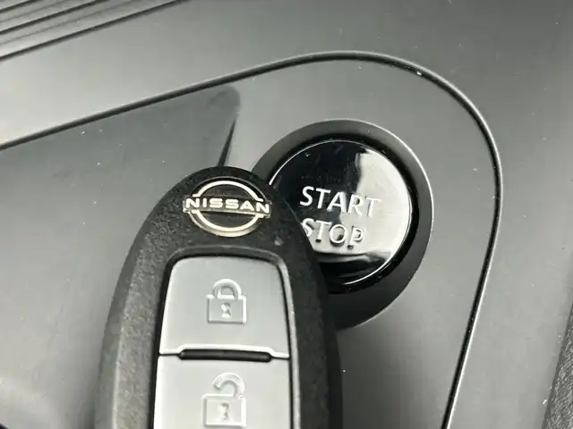 日産 ノート S 三重県 2021(令3)年 4.6万km ピュアホワイトパール ナビ取付パッケージ/アラウンドビューモニター/ナビ非連動/インテリジェントルームミラー/BSW+BSI+RCTA/リモコンドアミラー/インテリジェントキー/LEDヘッドランプ/アダプティブLEDヘッドライトシステム/LEDフォグランプ/エマージェンシーブレーキ/車線逸脱警報/コーナーセンサー/社外ナビ（D308BT）/・CD/DVD/BT/FM/AM/ステアリングスイッチ（ナビ非連動）/電動パーキングブレーキ/オートホールド/オートライト/スペアキー/純正ホイールタイヤ2025年製造/レンタカーアップ/社外前方ドライブレコーダー/ETC/社外フロアマット