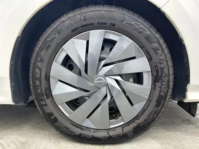 日産 ノート S 三重県 2021(令3)年 4.6万km ピュアホワイトパール ナビ取付パッケージ/アラウンドビューモニター/ナビ非連動/インテリジェントルームミラー/BSW+BSI+RCTA/リモコンドアミラー/インテリジェントキー/LEDヘッドランプ/アダプティブLEDヘッドライトシステム/LEDフォグランプ/エマージェンシーブレーキ/車線逸脱警報/コーナーセンサー/社外ナビ（D308BT）/・CD/DVD/BT/FM/AM/ステアリングスイッチ（ナビ非連動）/電動パーキングブレーキ/オートホールド/オートライト/スペアキー/純正ホイールタイヤ2025年製造/レンタカーアップ/社外前方ドライブレコーダー/ETC/社外フロアマット