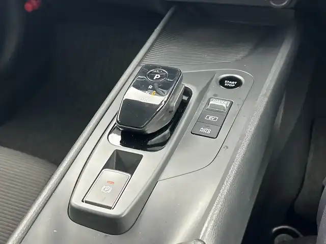 日産 ノート S 三重県 2021(令3)年 4.6万km ピュアホワイトパール ナビ取付パッケージ/アラウンドビューモニター/ナビ非連動/インテリジェントルームミラー/BSW+BSI+RCTA/リモコンドアミラー/インテリジェントキー/LEDヘッドランプ/アダプティブLEDヘッドライトシステム/LEDフォグランプ/エマージェンシーブレーキ/車線逸脱警報/コーナーセンサー/社外ナビ（D308BT）/・CD/DVD/BT/FM/AM/ステアリングスイッチ（ナビ非連動）/電動パーキングブレーキ/オートホールド/オートライト/スペアキー/純正ホイールタイヤ2025年製造/レンタカーアップ/社外前方ドライブレコーダー/ETC/社外フロアマット