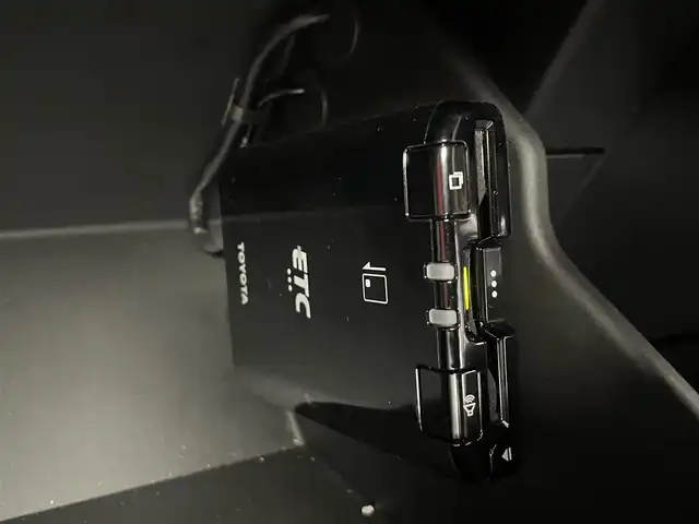 トヨタ ＧＲ８６ RZ 群馬県 2022(令4)年 1.8万km クリスタルブラックシリカ GRエアロ（フロント/サイド/リヤアンダー）/GRマフラー/ResultJapanキャリパーカバー(イエロー)/＝＝＝＝＝/純正9インチディーラーナビ(NSZT-Y68T)/・AM/FM/CD/DVD/SD/Bluetooth/フルセグTV/バックカメラ/アイサイトコアテクノロジー/・プリクラッシュブレーキ/・定速/全車速追従機能付クルーズコントロール/・車線逸脱警報/ふらつき警報/先行車発進お知らせ機能/・AT誤発進抑制制御/AT誤後進抑制制御/・後退時ブレーキアシスト/・クリアランスソナー（リヤ）/ハイビームアシスト/ステアリング連動ヘッドランプ/後側方警戒支援システム/ハーフレザーシート/前席シートヒーター /パドルシフト/スマートキー/プッシュスタート/ETC/LEDヘッドライト/リヤフォグランプ /防眩ミラー