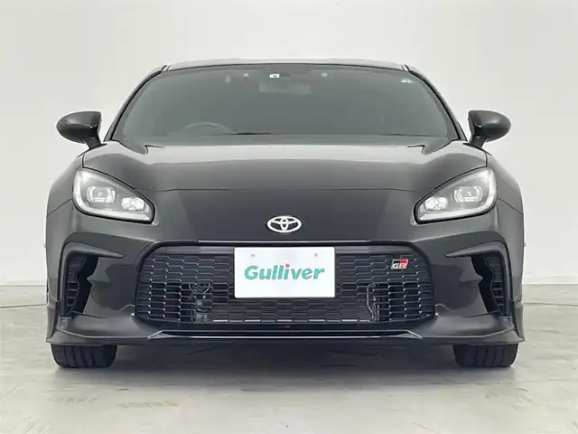 トヨタ ＧＲ８６ RZ 群馬県 2022(令4)年 1.8万km クリスタルブラックシリカ GRエアロ（フロント/サイド/リヤアンダー）/GRマフラー/ResultJapanキャリパーカバー(イエロー)/＝＝＝＝＝/純正9インチディーラーナビ(NSZT-Y68T)/・AM/FM/CD/DVD/SD/Bluetooth/フルセグTV/バックカメラ/アイサイトコアテクノロジー/・プリクラッシュブレーキ/・定速/全車速追従機能付クルーズコントロール/・車線逸脱警報/ふらつき警報/先行車発進お知らせ機能/・AT誤発進抑制制御/AT誤後進抑制制御/・後退時ブレーキアシスト/・クリアランスソナー（リヤ）/ハイビームアシスト/ステアリング連動ヘッドランプ/後側方警戒支援システム/ハーフレザーシート/前席シートヒーター /パドルシフト/スマートキー/プッシュスタート/ETC/LEDヘッドライト/リヤフォグランプ /防眩ミラー