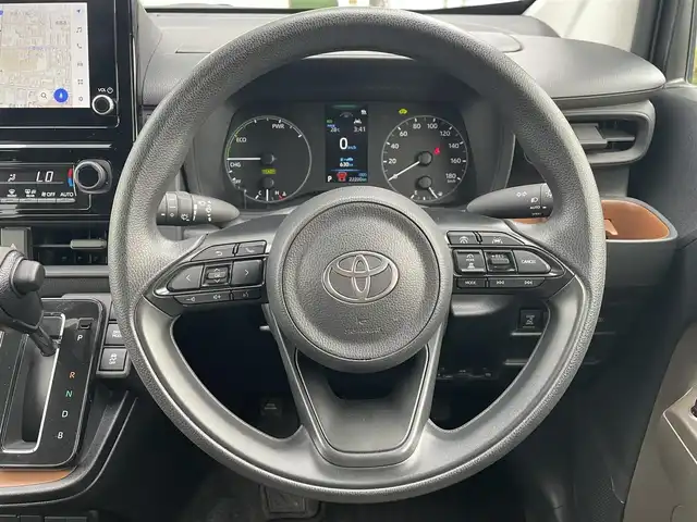 トヨタ シエンタ ハイブリッド G 道央・札幌 2024(令6)年 2.3万km ブラック ・４WD/・衝突軽減ブレーキ/・寒冷地仕様/・純正ディスプレイオーディオ/　BT＆USB＆TV/・バックカメラ/・両側パワースライドドア/・コーナーセンサー/・レーダークルーズコントロール/・ブラインドスポットモニター/・レーンキープアシスト/・オートエアコン/・オートライト/・オートリトラミラー/・ビルトインETC/・ステアリングスイッチ/・ハンズフリー/・フロアマット/・ウィンカーミラー/・ワイパー熱線