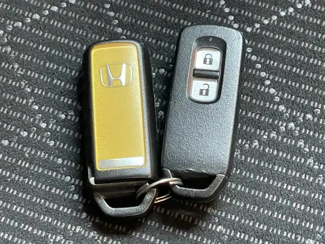 ホンダ Ｎ ＯＮＥ プレミアム Lパッケージ 三重県 2013(平25)年 4万km 黄 ワンオーナー/ディスプレイオーディオ/CD再生/バックカメラ/プッシュスタート/純正14インチアルミホイール/スマートキー/オートライト/純正フロアマット/ETC/取扱説明書/新車時保証書/スペアキー1本