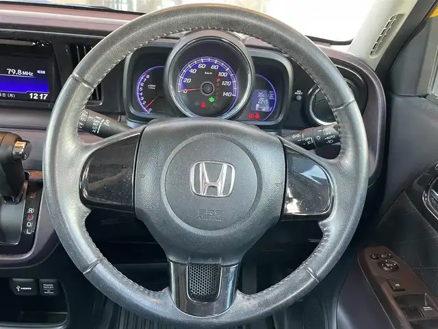 ホンダ Ｎ ＯＮＥ プレミアム Lパッケージ 三重県 2013(平25)年 4万km 黄 ワンオーナー/ディスプレイオーディオ/CD再生/バックカメラ/プッシュスタート/純正14インチアルミホイール/スマートキー/オートライト/純正フロアマット/ETC/取扱説明書/新車時保証書/スペアキー1本