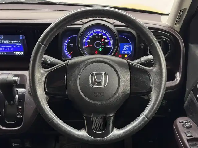 ホンダ Ｎ ＯＮＥ プレミアム Lパッケージ 三重県 2013(平25)年 4万km プレミアムイエローパールⅡ ガソリン/FF/インパネCVT/【OP】純正 6.1インチ スマートフォン連携対応ディスプレイオーディオ/（FM/AM/CD/USB/iPod/HDMI/Bluetooth）/バックカメラ（3ビュー切り替え式）/ETC/安全/・VSA〈ABS＋TCS＋横すべり抑制〉/・サイドカーテンエアバッグシステム/など/装備/・オートエアコン/・オートライト/・プロジェクタータイプディスチャージヘッドライト（HID）/・フロントフォグランプ/・ECON機能/・14インチアルミホイール/・保/取/ディスプレイオーディオ取/・スマートキーx1/など