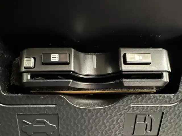 トヨタ タンク カスタムG S 兵庫県 2018(平30)年 8.9万km ブラックマイカ/マゼンダベリーメタリック 社外メモリナビ(CD/DVD/Bluetooth/フルセグ)/バックカメラ/両側パワースライドドア/クルーズコントロール/コーナーセンサー/オートライト/LEDヘッドライト/LEDフォグライト/純正14インチアルミホイール/純正フロアマット/レーンキープアシスト/ETC