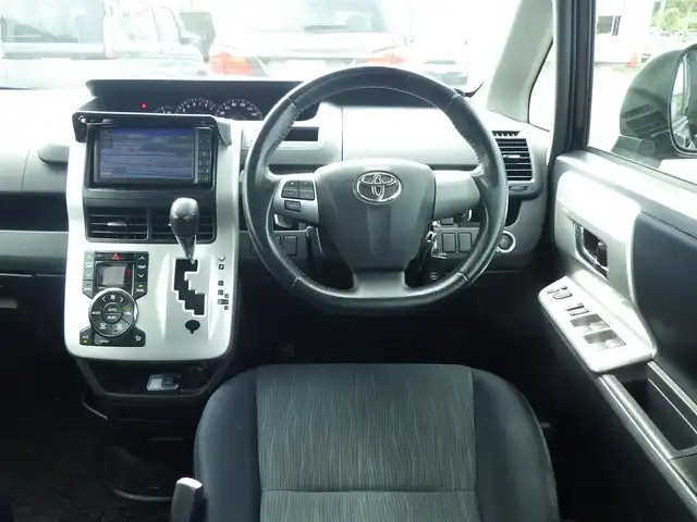 トヨタ ヴォクシー ZS 煌 千葉県 2011(平23)年 7.4万km ボルドーマイカメタリック 両側パワースライドドア/純正HDDナビ/地デジTV/【DVD/CD再生機能　Bluetooth接続】/バックカメラ/ドライブレコーダー（DRV-355）/パドルシフト/ETC/HIDヘッドライト/フォグライト/ウインカーミラー/純正16インチアルミホイル/スマートキー
