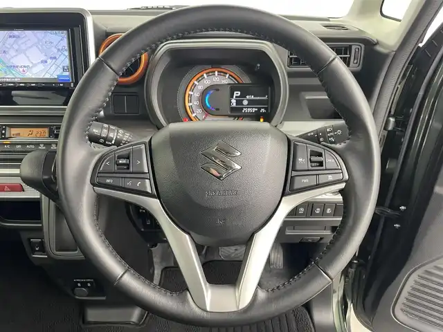 スズキ スペーシア ギア HYBRID XZ 愛知県 2020(令2)年 2.6万km クールカーキパールメタリック/ガンメタリック2トーン スズキセーフティサポート/　　・デュアルカメラブレーキサポート/　　・車線逸脱警報機能/　　・車線逸脱抑制機能/　　・ふらつき警報/　　・アダプティブクルーズコントロール/　　・ハイビームアシスト/ストラーダ7インチナビ/　　CD/DVD/BT/ワンセグ/バックカメラ/ドライブレコーダー/ETC/革巻きステアリング/シートヒーター（前席）/両側パワースライドドア/ルーフレール/純正LEDヘッドライト/フォグランプ