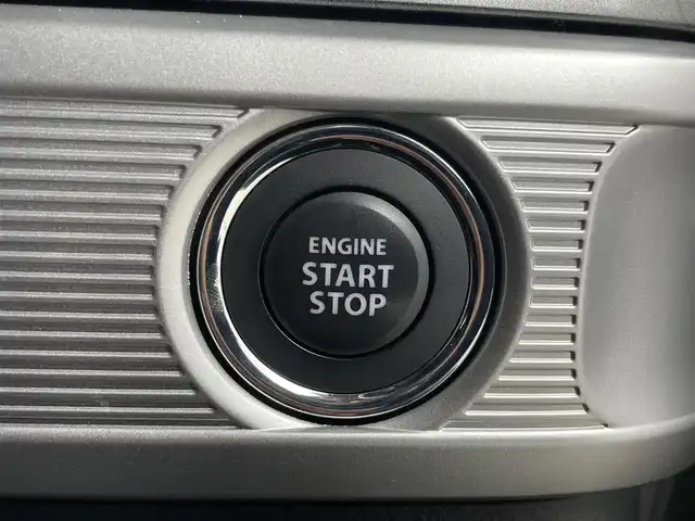 スズキ スペーシア ギア HYBRID XZ 愛知県 2020(令2)年 2.6万km クールカーキパールメタリック/ガンメタリック2トーン スズキセーフティサポート/　　・デュアルカメラブレーキサポート/　　・車線逸脱警報機能/　　・車線逸脱抑制機能/　　・ふらつき警報/　　・アダプティブクルーズコントロール/　　・ハイビームアシスト/ストラーダ7インチナビ/　　CD/DVD/BT/ワンセグ/バックカメラ/ドライブレコーダー/ETC/革巻きステアリング/シートヒーター（前席）/両側パワースライドドア/ルーフレール/純正LEDヘッドライト/フォグランプ