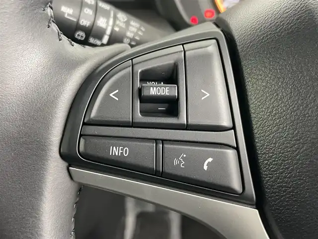 スズキ スペーシア ギア HYBRID XZ 愛知県 2020(令2)年 2.6万km クールカーキパールメタリック/ガンメタリック2トーン スズキセーフティサポート/　　・デュアルカメラブレーキサポート/　　・車線逸脱警報機能/　　・車線逸脱抑制機能/　　・ふらつき警報/　　・アダプティブクルーズコントロール/　　・ハイビームアシスト/ストラーダ7インチナビ/　　CD/DVD/BT/ワンセグ/バックカメラ/ドライブレコーダー/ETC/革巻きステアリング/シートヒーター（前席）/両側パワースライドドア/ルーフレール/純正LEDヘッドライト/フォグランプ