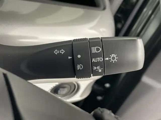 スズキ スペーシア ギア HYBRID XZ 愛知県 2020(令2)年 2.6万km クールカーキパールメタリック/ガンメタリック2トーン スズキセーフティサポート/　　・デュアルカメラブレーキサポート/　　・車線逸脱警報機能/　　・車線逸脱抑制機能/　　・ふらつき警報/　　・アダプティブクルーズコントロール/　　・ハイビームアシスト/ストラーダ7インチナビ/　　CD/DVD/BT/ワンセグ/バックカメラ/ドライブレコーダー/ETC/革巻きステアリング/シートヒーター（前席）/両側パワースライドドア/ルーフレール/純正LEDヘッドライト/フォグランプ