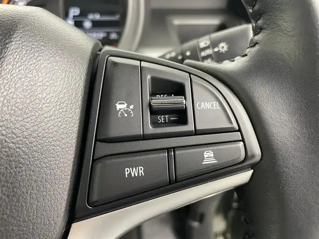 スズキ スペーシア ギア HYBRID XZ 愛知県 2020(令2)年 2.6万km クールカーキパールメタリック/ガンメタリック2トーン スズキセーフティサポート/　　・デュアルカメラブレーキサポート/　　・車線逸脱警報機能/　　・車線逸脱抑制機能/　　・ふらつき警報/　　・アダプティブクルーズコントロール/　　・ハイビームアシスト/ストラーダ7インチナビ/　　CD/DVD/BT/ワンセグ/バックカメラ/ドライブレコーダー/ETC/革巻きステアリング/シートヒーター（前席）/両側パワースライドドア/ルーフレール/純正LEDヘッドライト/フォグランプ