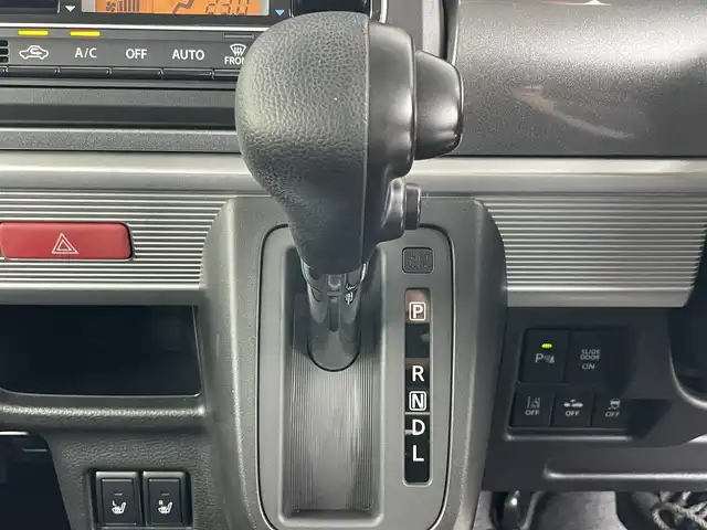 スズキ スペーシア ギア HYBRID XZ 愛知県 2020(令2)年 2.6万km クールカーキパールメタリック/ガンメタリック2トーン スズキセーフティサポート/　　・デュアルカメラブレーキサポート/　　・車線逸脱警報機能/　　・車線逸脱抑制機能/　　・ふらつき警報/　　・アダプティブクルーズコントロール/　　・ハイビームアシスト/ストラーダ7インチナビ/　　CD/DVD/BT/ワンセグ/バックカメラ/ドライブレコーダー/ETC/革巻きステアリング/シートヒーター（前席）/両側パワースライドドア/ルーフレール/純正LEDヘッドライト/フォグランプ