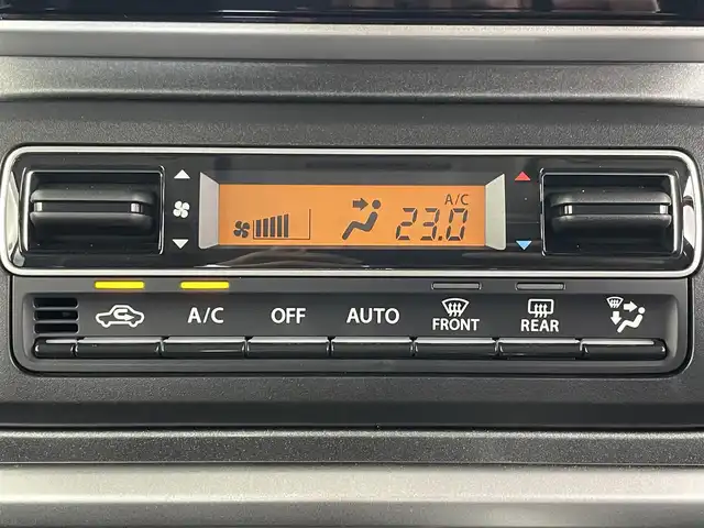 スズキ スペーシア ギア HYBRID XZ 愛知県 2020(令2)年 2.6万km クールカーキパールメタリック/ガンメタリック2トーン スズキセーフティサポート/　　・デュアルカメラブレーキサポート/　　・車線逸脱警報機能/　　・車線逸脱抑制機能/　　・ふらつき警報/　　・アダプティブクルーズコントロール/　　・ハイビームアシスト/ストラーダ7インチナビ/　　CD/DVD/BT/ワンセグ/バックカメラ/ドライブレコーダー/ETC/革巻きステアリング/シートヒーター（前席）/両側パワースライドドア/ルーフレール/純正LEDヘッドライト/フォグランプ