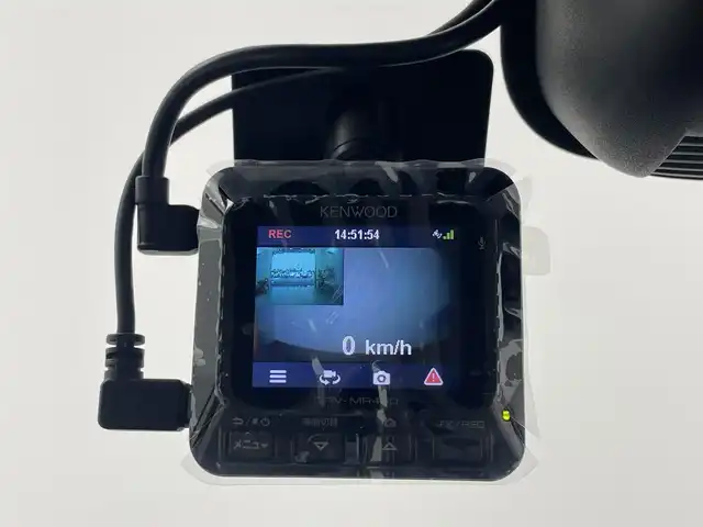 スズキ スペーシア ギア HYBRID XZ 愛知県 2020(令2)年 2.6万km クールカーキパールメタリック/ガンメタリック2トーン スズキセーフティサポート/　　・デュアルカメラブレーキサポート/　　・車線逸脱警報機能/　　・車線逸脱抑制機能/　　・ふらつき警報/　　・アダプティブクルーズコントロール/　　・ハイビームアシスト/ストラーダ7インチナビ/　　CD/DVD/BT/ワンセグ/バックカメラ/ドライブレコーダー/ETC/革巻きステアリング/シートヒーター（前席）/両側パワースライドドア/ルーフレール/純正LEDヘッドライト/フォグランプ