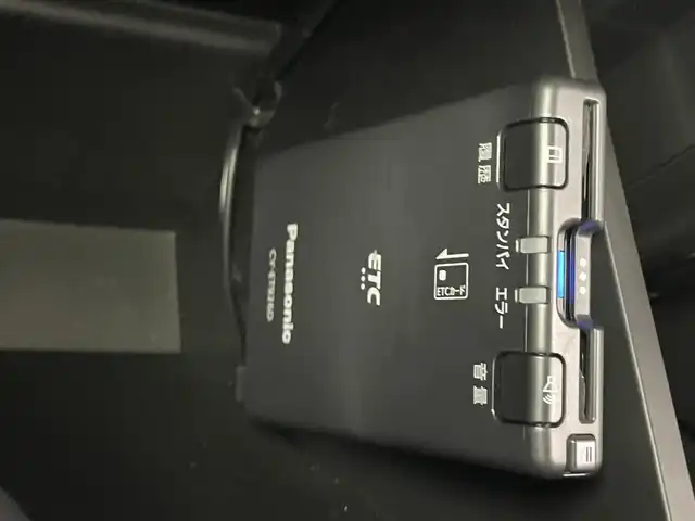 スズキ スペーシア ギア HYBRID XZ 愛知県 2020(令2)年 2.6万km クールカーキパールメタリック/ガンメタリック2トーン スズキセーフティサポート/　　・デュアルカメラブレーキサポート/　　・車線逸脱警報機能/　　・車線逸脱抑制機能/　　・ふらつき警報/　　・アダプティブクルーズコントロール/　　・ハイビームアシスト/ストラーダ7インチナビ/　　CD/DVD/BT/ワンセグ/バックカメラ/ドライブレコーダー/ETC/革巻きステアリング/シートヒーター（前席）/両側パワースライドドア/ルーフレール/純正LEDヘッドライト/フォグランプ