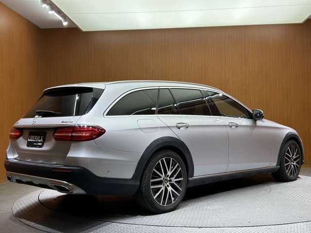 メルセデス・ベンツ Ｅ２２０ｄ 4マチック オールT ローレウスED 千葉県 2020(令2)年 5.3万km イリジウムシルバー パノラマＳＲ　/革シート　/Ｂｕｒｍｅｓｔｅｒサウンド　/ＡＣＣ　/ＨＵＤ　/ナビ　/ＴＶ　/３６０°　/Ｂｌｕｅｔｏｏｔｈ接続　/シートＨ　/ベンチレーション　/電動リアゲート　　/衝突軽減Ｂ　/ＢＳＭ　/ＬＫＡ　/１オーナー