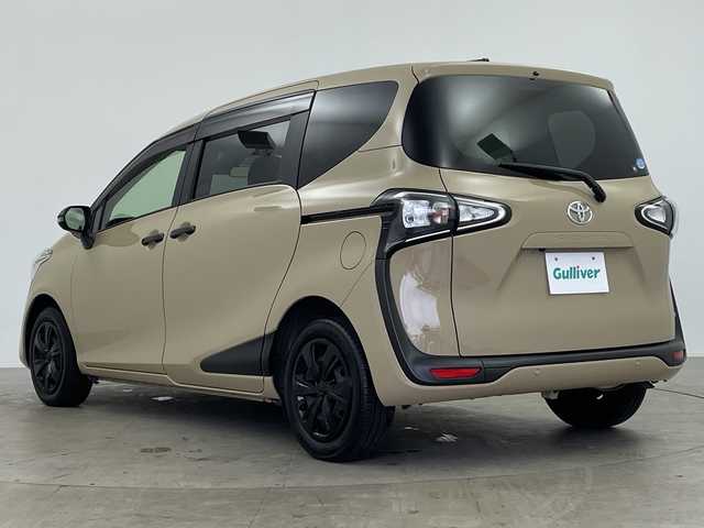 トヨタ シエンタ G グランパー 鹿児島県 2020(令2)年 2.6万km ベージュ 純正7型SDナビ/(AM/FM/CD/DVD/Bluetooth/フルセグ)/パノラミックビューモニター/両側パワースライドドア/ビルトインETC/トヨタセーフティーセンス/・プリクラッシュセーフティ/・レーンディパーチャーアラート/・オートハイビーム/・パーキングサポートブレーキ/・レーンキープアシスト/・先行車発進お知らせ機能/・インテリジェントクリアランスソナー/横滑り防止装置/前席シートヒーター/ステアリングヒーター/純正フロアマット/オートライト/LEDヘッドライト/フォグライト/スマートキー/プッシュスタート