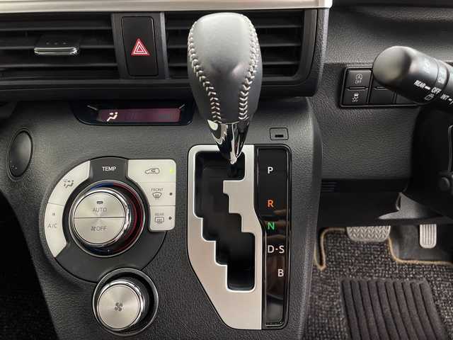 トヨタ シエンタ G グランパー 鹿児島県 2020(令2)年 2.6万km ベージュ 純正7型SDナビ/(AM/FM/CD/DVD/Bluetooth/フルセグ)/パノラミックビューモニター/両側パワースライドドア/ビルトインETC/トヨタセーフティーセンス/・プリクラッシュセーフティ/・レーンディパーチャーアラート/・オートハイビーム/・パーキングサポートブレーキ/・レーンキープアシスト/・先行車発進お知らせ機能/・インテリジェントクリアランスソナー/横滑り防止装置/前席シートヒーター/ステアリングヒーター/純正フロアマット/オートライト/LEDヘッドライト/フォグライト/スマートキー/プッシュスタート