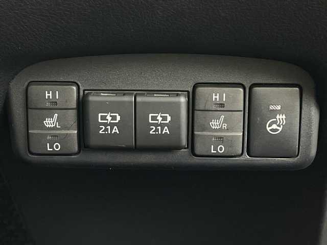 トヨタ シエンタ G グランパー 鹿児島県 2020(令2)年 2.6万km ベージュ 純正7型SDナビ/(AM/FM/CD/DVD/Bluetooth/フルセグ)/パノラミックビューモニター/両側パワースライドドア/ビルトインETC/トヨタセーフティーセンス/・プリクラッシュセーフティ/・レーンディパーチャーアラート/・オートハイビーム/・パーキングサポートブレーキ/・レーンキープアシスト/・先行車発進お知らせ機能/・インテリジェントクリアランスソナー/横滑り防止装置/前席シートヒーター/ステアリングヒーター/純正フロアマット/オートライト/LEDヘッドライト/フォグライト/スマートキー/プッシュスタート