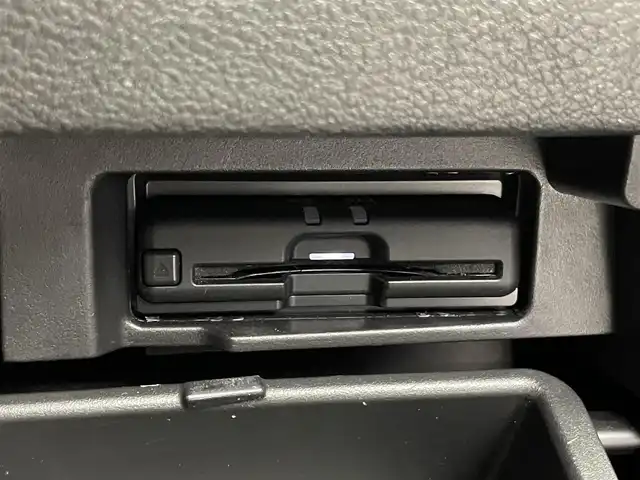 日産 セレナ e－パワー ハイウェイスター V 埼玉県 2021(令3)年 5.6万km ブリリアントホワイトパール 2トーン プロパイロット　純正９インチナビ　フリップダウンモニター　アラウンドビューモニター　ＢＳＭ　ビルトインＥＴＣ　ドライブレコーダー　レーダークルーズコントロール　デジタルインナーミラー　シートヒーター