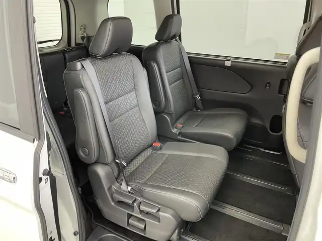 日産 セレナ e－パワー ハイウェイスター V 埼玉県 2021(令3)年 5.6万km ブリリアントホワイトパール 2トーン プロパイロット　純正９インチナビ　フリップダウンモニター　アラウンドビューモニター　ＢＳＭ　ビルトインＥＴＣ　ドライブレコーダー　レーダークルーズコントロール　デジタルインナーミラー　シートヒーター