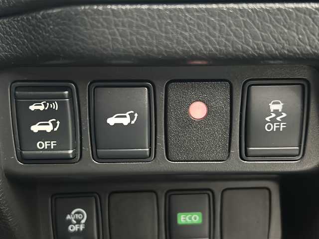 日産 エクストレイル 20Xt エマージェンシーブレーキ 鳥取県 2016(平28)年 8万km ダイヤモンドブラック エマージェンシーブレーキ/４WD/7人乗り/メーカーナビ/・フルセグ/CD/DVD/アラウンドビューモニター/スマートキー/プッシュスタート/ETC/カプロンシート/シートヒーター/ルーフレール/パワーバックドア/純正17AW/LEDヘッドライト/オートライト/Wエアバック