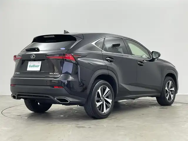 レクサス ＮＸ 300 バージョンL 埼玉県 2019(令1)年 3.6万km グラファイトブラックガラスフレーク サンルーフ/黒レザーシート/純正１０．２５型ナビ/　CD　DVD　Bluetooth　USB　MiraCast　フルセグＴＶ/パノラミックビューモニター/衝突被害軽減/レーダークルーズコントロール/レーンキープアシスト/ブラインドスポットモニター/ヘッドアップディスプレイ/パワーバックドア/シートヒーター/シートベンチレーション/ステアリングヒーター/メモリ機能付きパワーシート/パドルシフト/LEDオートライト/ETC2.0/純正１８インチアルミホイール