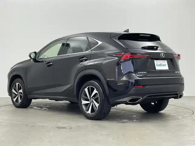 レクサス ＮＸ 300 バージョンL 埼玉県 2019(令1)年 3.6万km グラファイトブラックガラスフレーク サンルーフ/黒レザーシート/純正１０．２５型ナビ/　CD　DVD　Bluetooth　USB　MiraCast　フルセグＴＶ/パノラミックビューモニター/衝突被害軽減/レーダークルーズコントロール/レーンキープアシスト/ブラインドスポットモニター/ヘッドアップディスプレイ/パワーバックドア/シートヒーター/シートベンチレーション/ステアリングヒーター/メモリ機能付きパワーシート/パドルシフト/LEDオートライト/ETC2.0/純正１８インチアルミホイール