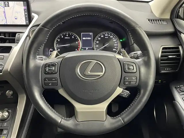 レクサス ＮＸ 300 バージョンL 埼玉県 2019(令1)年 3.6万km グラファイトブラックガラスフレーク サンルーフ/黒レザーシート/純正１０．２５型ナビ/　CD　DVD　Bluetooth　USB　MiraCast　フルセグＴＶ/パノラミックビューモニター/衝突被害軽減/レーダークルーズコントロール/レーンキープアシスト/ブラインドスポットモニター/ヘッドアップディスプレイ/パワーバックドア/シートヒーター/シートベンチレーション/ステアリングヒーター/メモリ機能付きパワーシート/パドルシフト/LEDオートライト/ETC2.0/純正１８インチアルミホイール