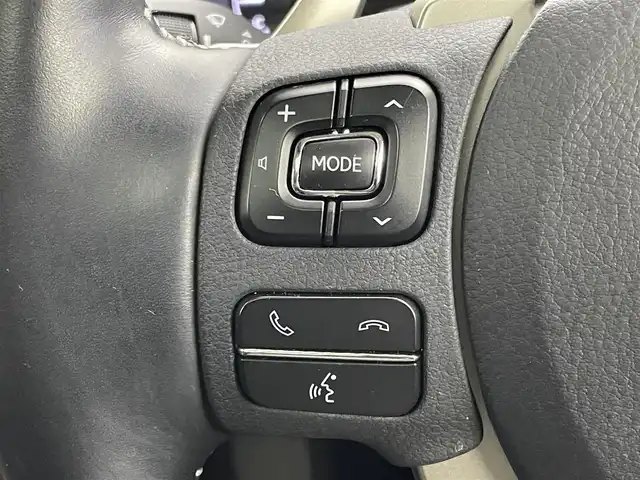 レクサス ＮＸ 300 バージョンL 埼玉県 2019(令1)年 3.6万km グラファイトブラックガラスフレーク サンルーフ/黒レザーシート/純正１０．２５型ナビ/　CD　DVD　Bluetooth　USB　MiraCast　フルセグＴＶ/パノラミックビューモニター/衝突被害軽減/レーダークルーズコントロール/レーンキープアシスト/ブラインドスポットモニター/ヘッドアップディスプレイ/パワーバックドア/シートヒーター/シートベンチレーション/ステアリングヒーター/メモリ機能付きパワーシート/パドルシフト/LEDオートライト/ETC2.0/純正１８インチアルミホイール