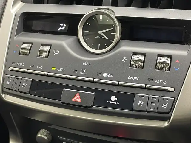 レクサス ＮＸ 300 バージョンL 埼玉県 2019(令1)年 3.6万km グラファイトブラックガラスフレーク サンルーフ/黒レザーシート/純正１０．２５型ナビ/　CD　DVD　Bluetooth　USB　MiraCast　フルセグＴＶ/パノラミックビューモニター/衝突被害軽減/レーダークルーズコントロール/レーンキープアシスト/ブラインドスポットモニター/ヘッドアップディスプレイ/パワーバックドア/シートヒーター/シートベンチレーション/ステアリングヒーター/メモリ機能付きパワーシート/パドルシフト/LEDオートライト/ETC2.0/純正１８インチアルミホイール