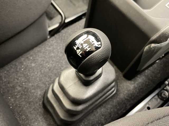 スズキ ジムニー ノマド FC 愛知県 2025(令7)年 0.1千km 赤 登録済未使用車/レーダークルーズコントロール/シートヒーター/純正アルミホイール/LEDヘッドライト/レーンキープアシスト/ダウンヒルアシストコントロール/オートマチックハイビーム/衝突軽減システム/ステアリングスイッチ/スマートキー/プッシュスタート