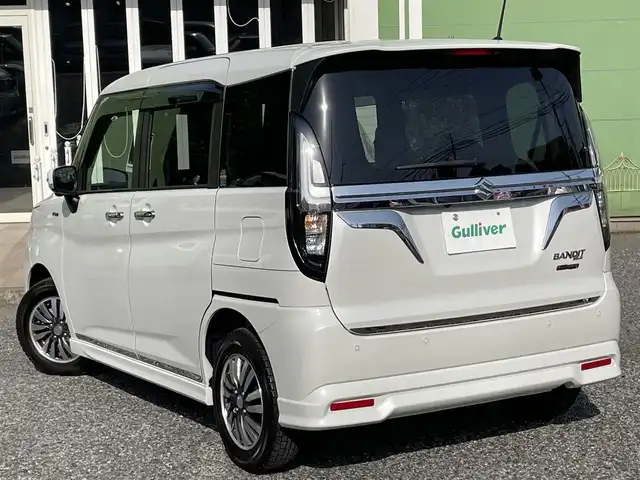 スズキ ソリオ バンディット HV SV 埼玉県 2023(令5)年 1.2万km ピュアホワイトP 純正10インチナビ/純正前後ドライブレコーダー/両側パワースライドドア/衝突被害軽減システム/レーンキープアシスト/後方コーナーセンサー/全方位カメラ/バックカメラ/フロントカメラ/サイドカメラ/レーダークルーズコントロール/ビルトインETC/シートヒーター/フルセグTV/Bluetooth/CD、DVD/LEDヘッドライト/フォグランプ/オートライト/オートマチックハイビーム/純正アルミホイール/純正フロアマット/プッシュスタート/スマートキー