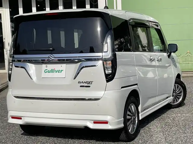 スズキ ソリオ バンディット HV SV 埼玉県 2023(令5)年 1.2万km ピュアホワイトP 純正10インチナビ/純正前後ドライブレコーダー/両側パワースライドドア/衝突被害軽減システム/レーンキープアシスト/後方コーナーセンサー/全方位カメラ/バックカメラ/フロントカメラ/サイドカメラ/レーダークルーズコントロール/ビルトインETC/シートヒーター/フルセグTV/Bluetooth/CD、DVD/LEDヘッドライト/フォグランプ/オートライト/オートマチックハイビーム/純正アルミホイール/純正フロアマット/プッシュスタート/スマートキー