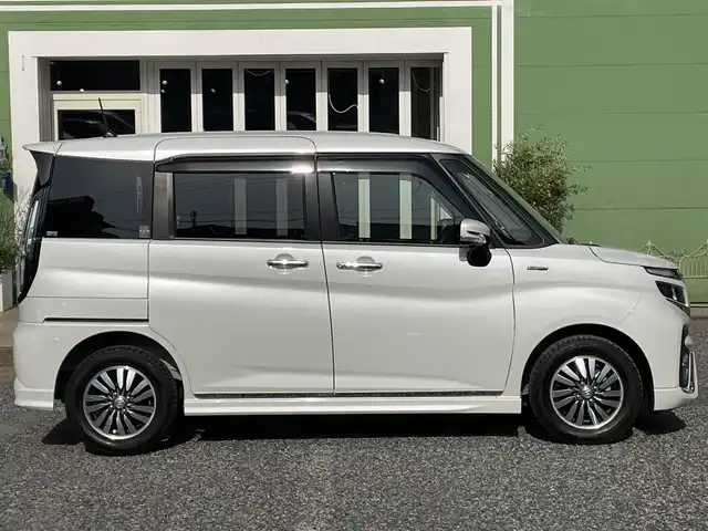 スズキ ソリオ バンディット HV SV 埼玉県 2023(令5)年 1.2万km ピュアホワイトP 純正10インチナビ/純正前後ドライブレコーダー/両側パワースライドドア/衝突被害軽減システム/レーンキープアシスト/後方コーナーセンサー/全方位カメラ/バックカメラ/フロントカメラ/サイドカメラ/レーダークルーズコントロール/ビルトインETC/シートヒーター/フルセグTV/Bluetooth/CD、DVD/LEDヘッドライト/フォグランプ/オートライト/オートマチックハイビーム/純正アルミホイール/純正フロアマット/プッシュスタート/スマートキー
