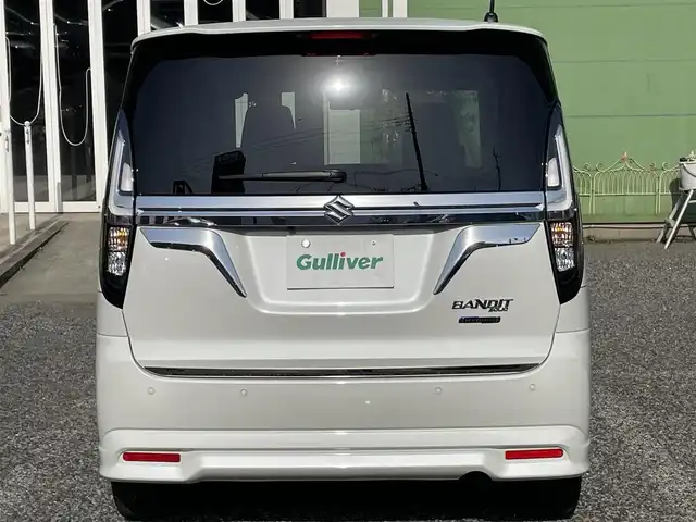 スズキ ソリオ バンディット HV SV 埼玉県 2023(令5)年 1.2万km ピュアホワイトP 純正10インチナビ/純正前後ドライブレコーダー/両側パワースライドドア/衝突被害軽減システム/レーンキープアシスト/後方コーナーセンサー/全方位カメラ/バックカメラ/フロントカメラ/サイドカメラ/レーダークルーズコントロール/ビルトインETC/シートヒーター/フルセグTV/Bluetooth/CD、DVD/LEDヘッドライト/フォグランプ/オートライト/オートマチックハイビーム/純正アルミホイール/純正フロアマット/プッシュスタート/スマートキー