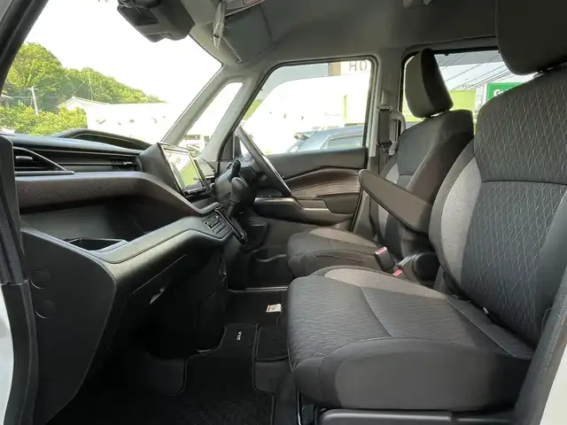 スズキ ソリオ バンディット HV SV 埼玉県 2023(令5)年 1.2万km ピュアホワイトP 純正10インチナビ/純正前後ドライブレコーダー/両側パワースライドドア/衝突被害軽減システム/レーンキープアシスト/後方コーナーセンサー/全方位カメラ/バックカメラ/フロントカメラ/サイドカメラ/レーダークルーズコントロール/ビルトインETC/シートヒーター/フルセグTV/Bluetooth/CD、DVD/LEDヘッドライト/フォグランプ/オートライト/オートマチックハイビーム/純正アルミホイール/純正フロアマット/プッシュスタート/スマートキー