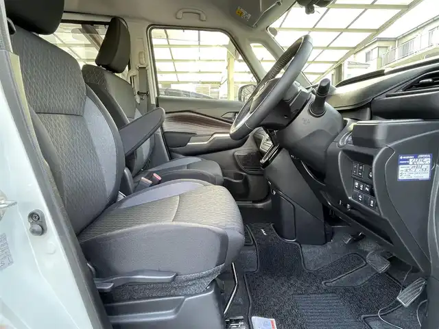 スズキ ソリオ バンディット HV SV 埼玉県 2023(令5)年 1.2万km ピュアホワイトP 純正10インチナビ/純正前後ドライブレコーダー/両側パワースライドドア/衝突被害軽減システム/レーンキープアシスト/後方コーナーセンサー/全方位カメラ/バックカメラ/フロントカメラ/サイドカメラ/レーダークルーズコントロール/ビルトインETC/シートヒーター/フルセグTV/Bluetooth/CD、DVD/LEDヘッドライト/フォグランプ/オートライト/オートマチックハイビーム/純正アルミホイール/純正フロアマット/プッシュスタート/スマートキー