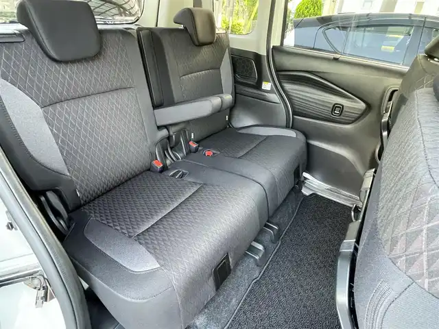 スズキ ソリオ バンディット HV SV 埼玉県 2023(令5)年 1.2万km ピュアホワイトP 純正10インチナビ/純正前後ドライブレコーダー/両側パワースライドドア/衝突被害軽減システム/レーンキープアシスト/後方コーナーセンサー/全方位カメラ/バックカメラ/フロントカメラ/サイドカメラ/レーダークルーズコントロール/ビルトインETC/シートヒーター/フルセグTV/Bluetooth/CD、DVD/LEDヘッドライト/フォグランプ/オートライト/オートマチックハイビーム/純正アルミホイール/純正フロアマット/プッシュスタート/スマートキー