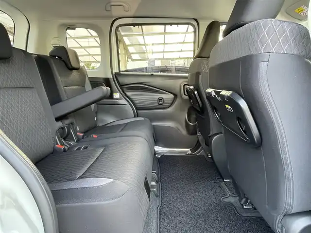 スズキ ソリオ バンディット HV SV 埼玉県 2023(令5)年 1.2万km ピュアホワイトP 純正10インチナビ/純正前後ドライブレコーダー/両側パワースライドドア/衝突被害軽減システム/レーンキープアシスト/後方コーナーセンサー/全方位カメラ/バックカメラ/フロントカメラ/サイドカメラ/レーダークルーズコントロール/ビルトインETC/シートヒーター/フルセグTV/Bluetooth/CD、DVD/LEDヘッドライト/フォグランプ/オートライト/オートマチックハイビーム/純正アルミホイール/純正フロアマット/プッシュスタート/スマートキー
